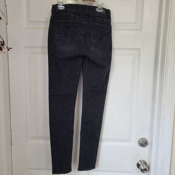 YMI: Wanna Betta Butt? Woman's Mid Rise Skinny Jeans, Size: 5, Color: Black - Picture 12 of 15